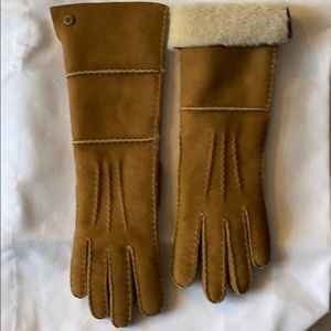 UGG Shearling gloves